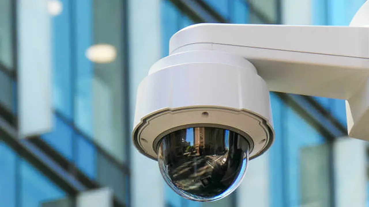 apakah cctv bisa di zoom